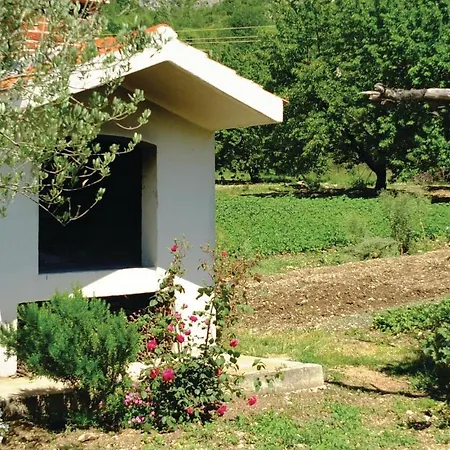 Διαμέρισμα Three-bedroom In