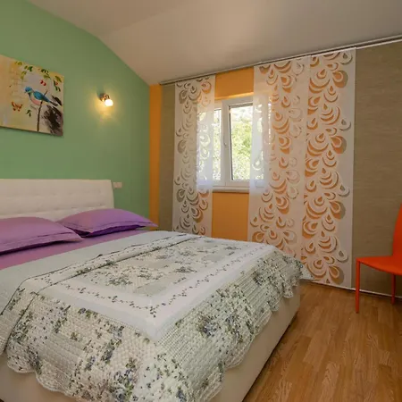 Three-bedroom In Διαμέρισμα