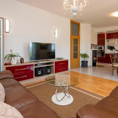 Διαμέρισμα Three-bedroom In