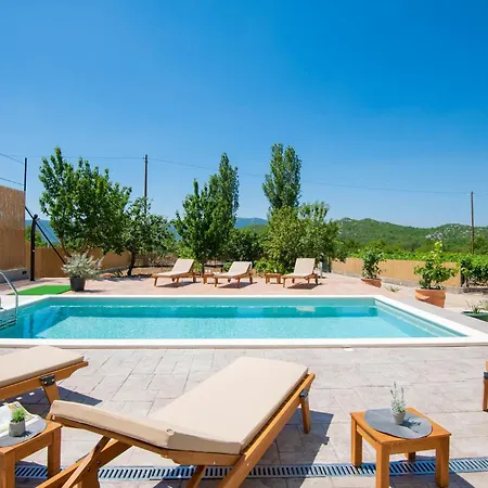 Διαμέρισμα Three-bedroom In Kresevo
