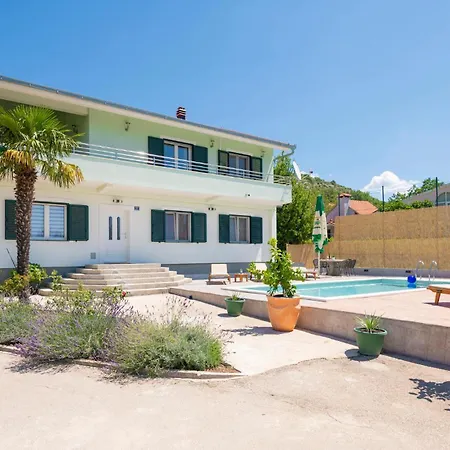 شقة Three-bedroom In Kresevo