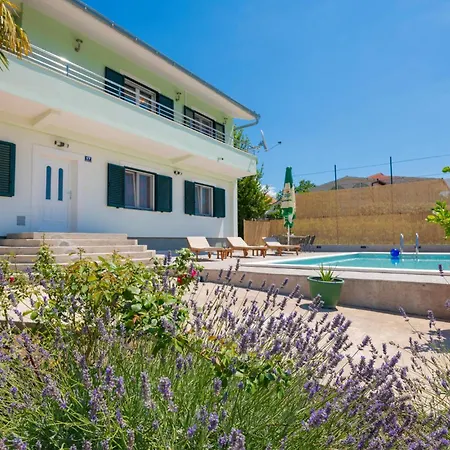 Three-bedroom In Kresevo