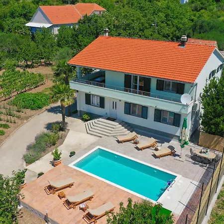 شقة Three-bedroom In *