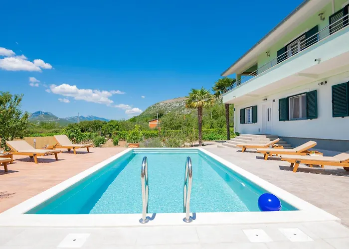 Three-bedroom In Kresevo