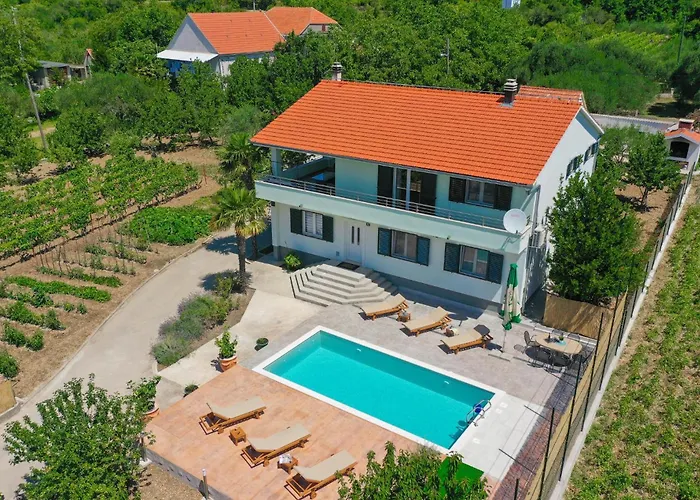 شقة Three-bedroom In *